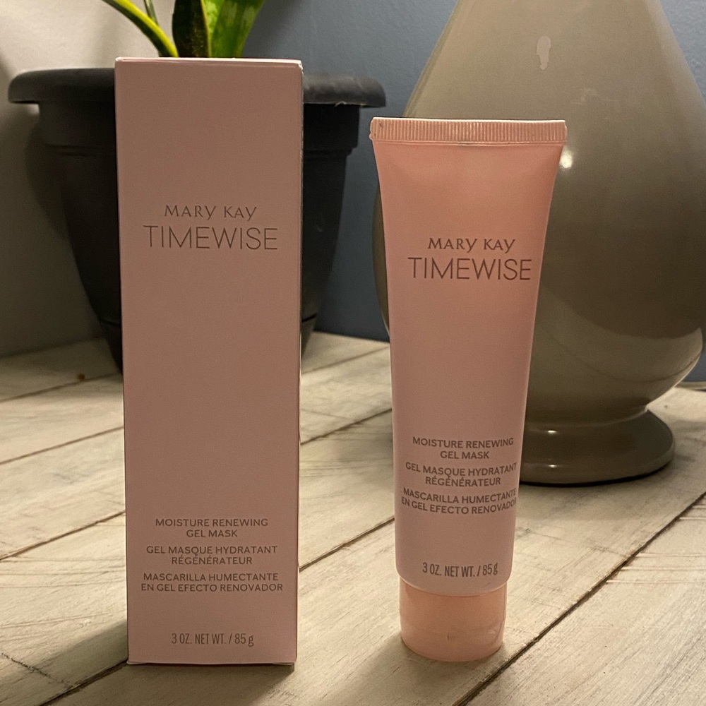 TimeWise® Moisture Renewing™ Gel Mask